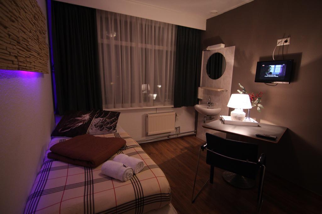 Het Wapen Van Pernis Hostel ภายนอก รูปภาพ