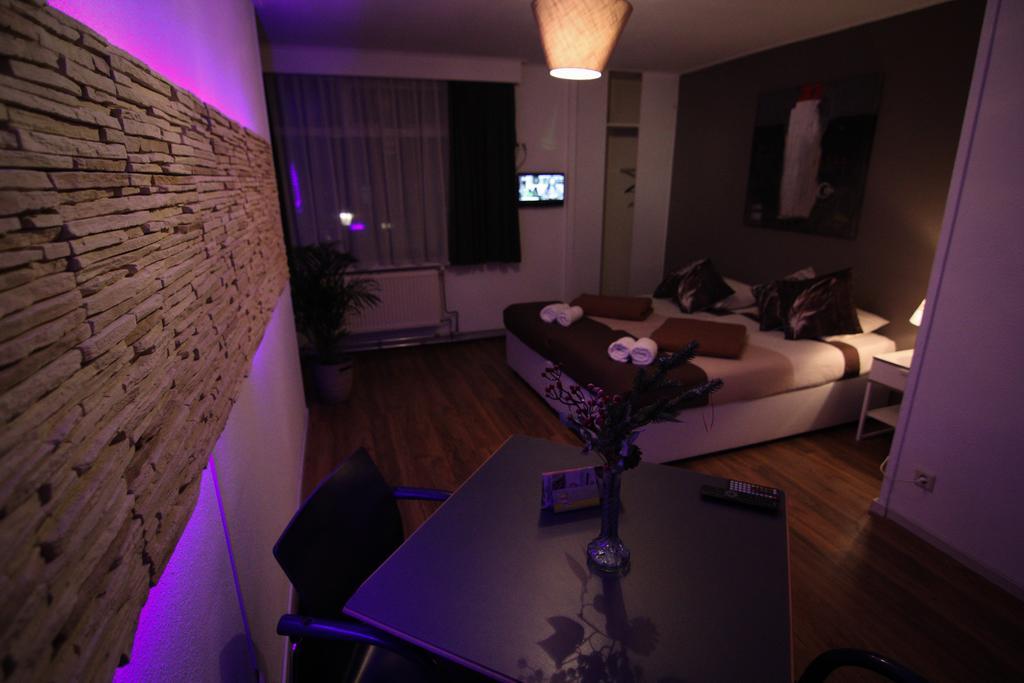 Het Wapen Van Pernis Hostel ภายนอก รูปภาพ
