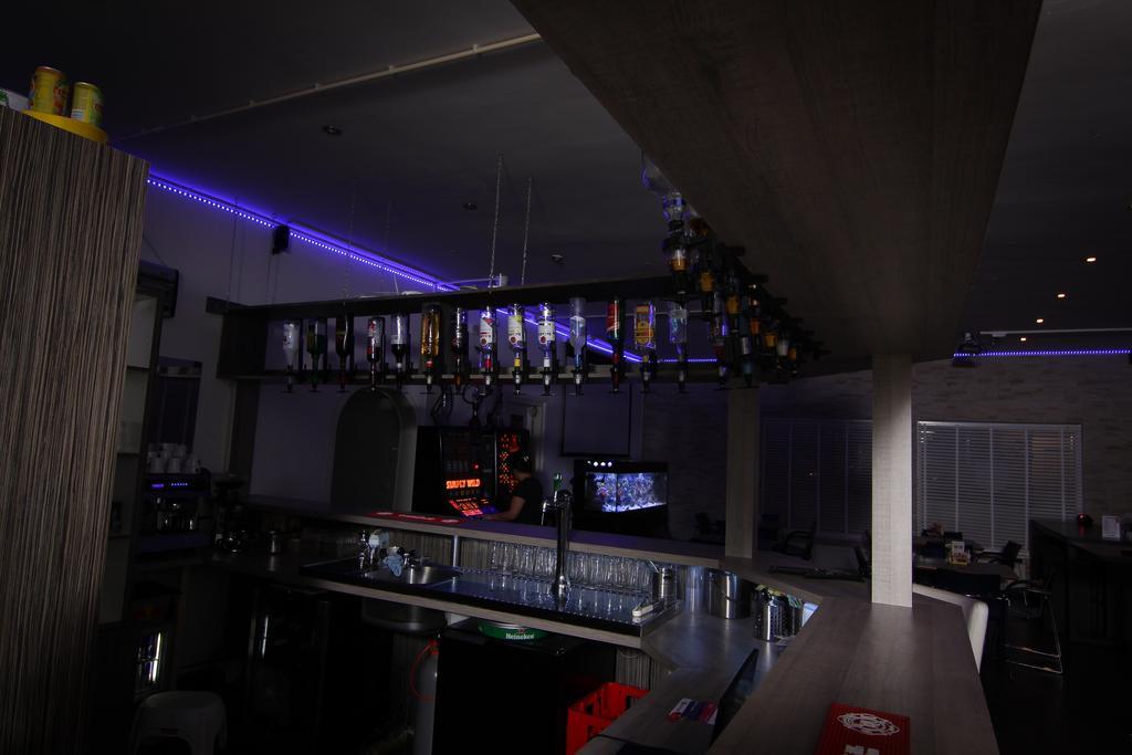Het Wapen Van Pernis Hostel ภายนอก รูปภาพ
