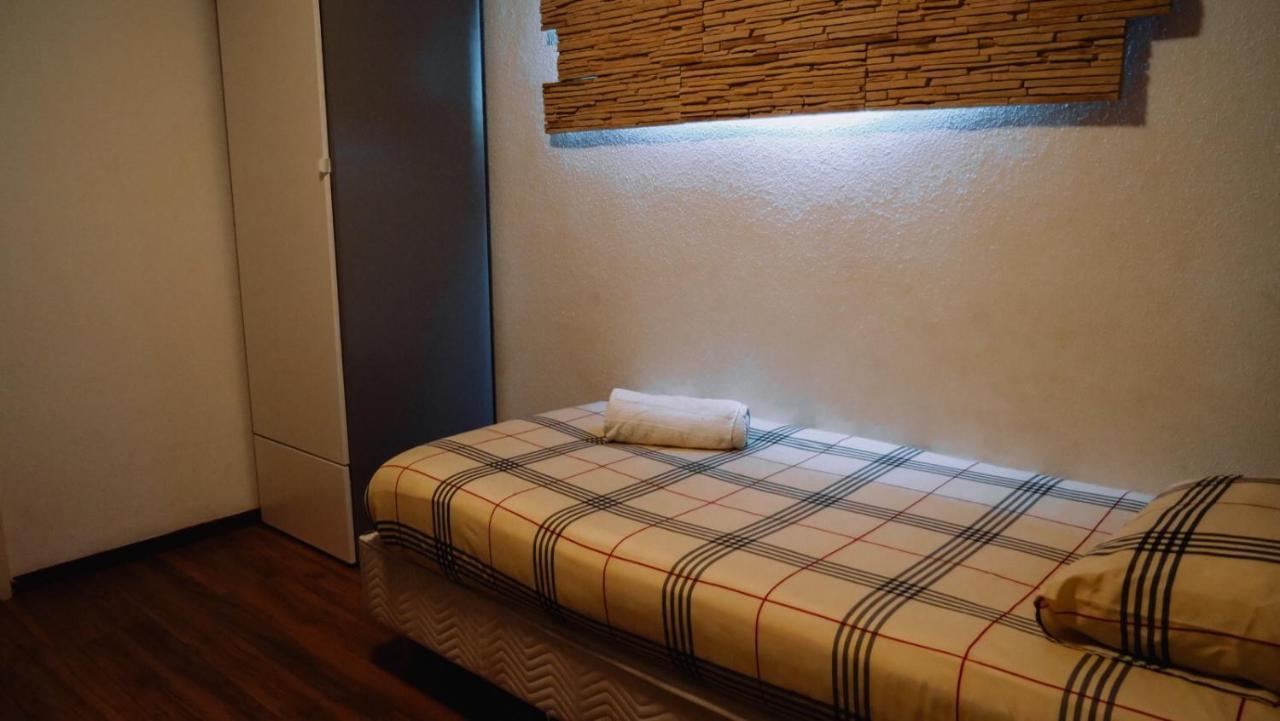 Het Wapen Van Pernis Hostel ภายนอก รูปภาพ