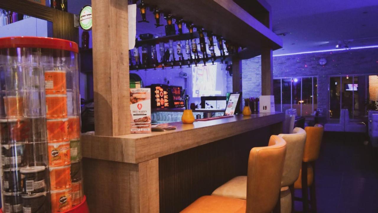 Het Wapen Van Pernis Hostel ภายนอก รูปภาพ